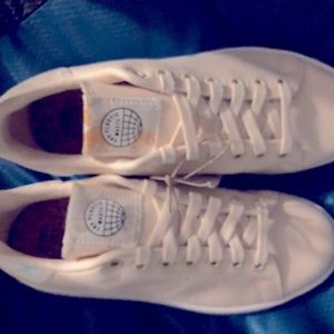 Addidas Satan women 6 1/2 shoe